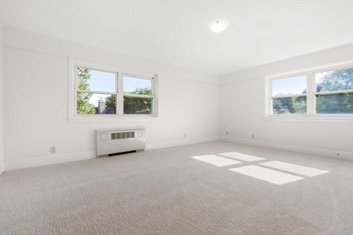 Picture of Home For Sale in Brookline, Massachusetts, United States