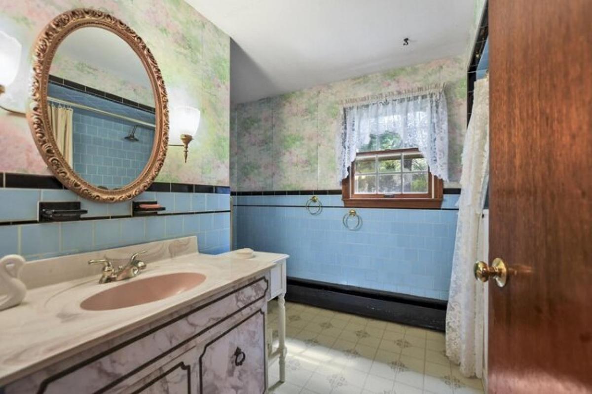 Picture of Home For Sale in Salem, New Hampshire, United States