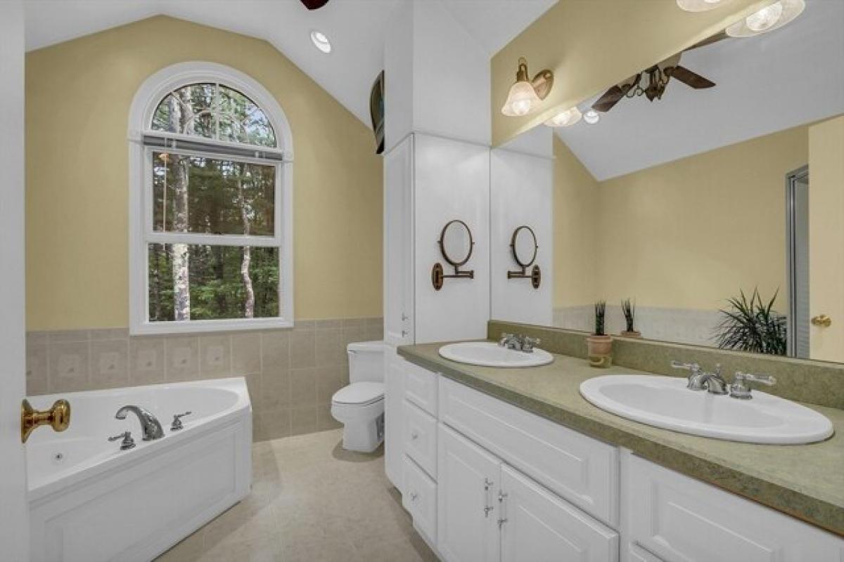 Picture of Home For Sale in Groton, Massachusetts, United States