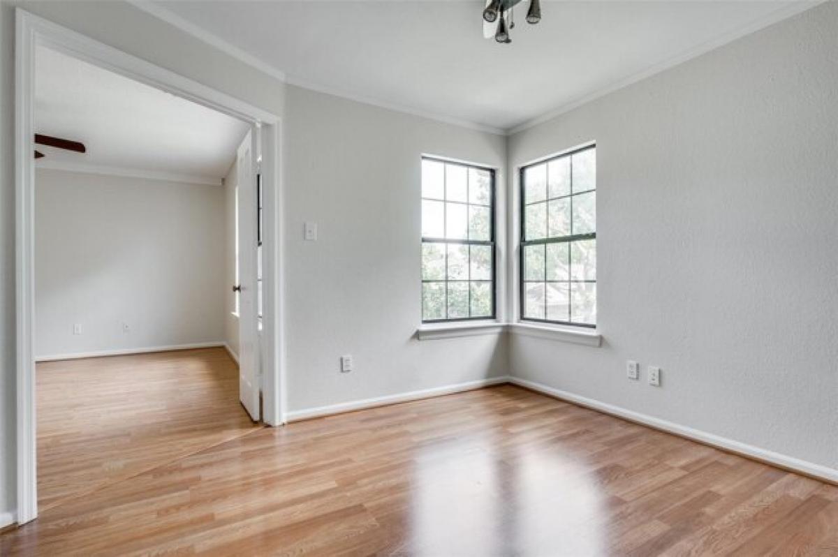 Picture of Home For Sale in Carrollton, Texas, United States