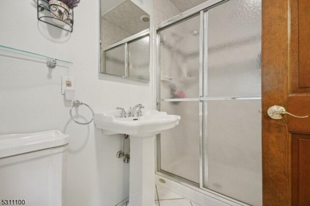 Picture of Home For Sale in Bernardsville, New Jersey, United States