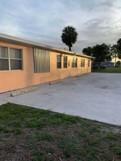 Home For Rent in Riviera Beach, Florida