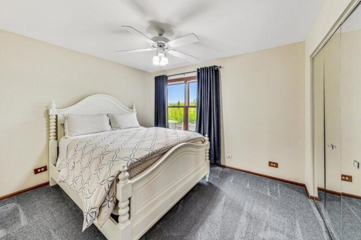 Picture of Home For Sale in Arlington Heights, Illinois, United States