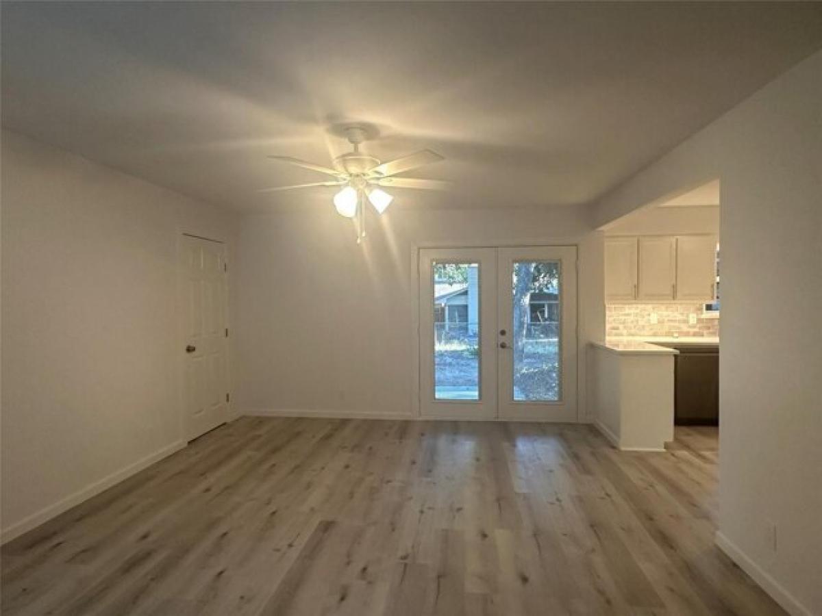 Picture of Home For Sale in Farmers Branch, Texas, United States