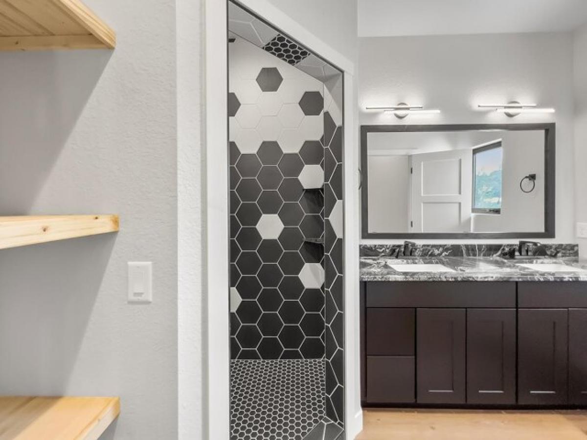 Picture of Home For Sale in Piedmont, South Dakota, United States