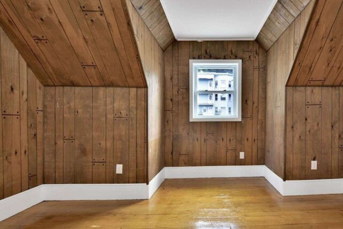 Picture of Home For Sale in Fitchburg, Massachusetts, United States