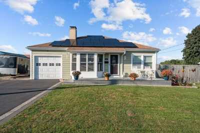 Home For Sale in Tiverton, Rhode Island