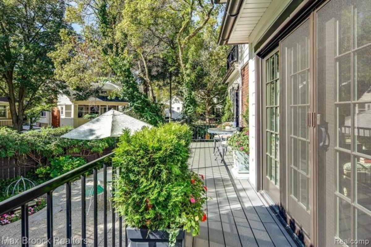 Picture of Home For Sale in Birmingham, Michigan, United States