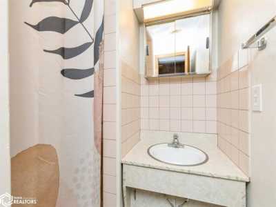 Home For Sale in Knoxville, Iowa