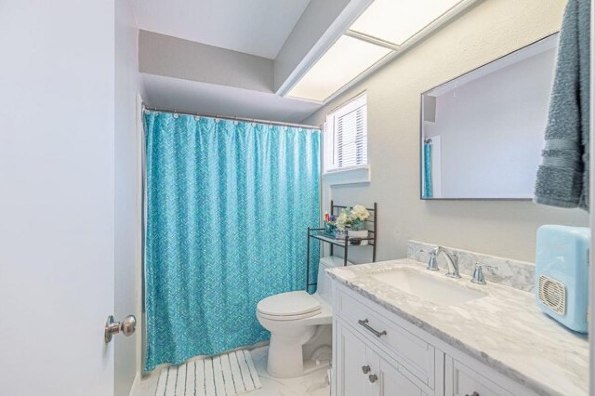 Picture of Home For Sale in Quartz Hill, California, United States