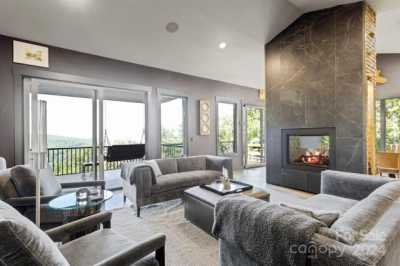 Home For Sale in Flat Rock, North Carolina