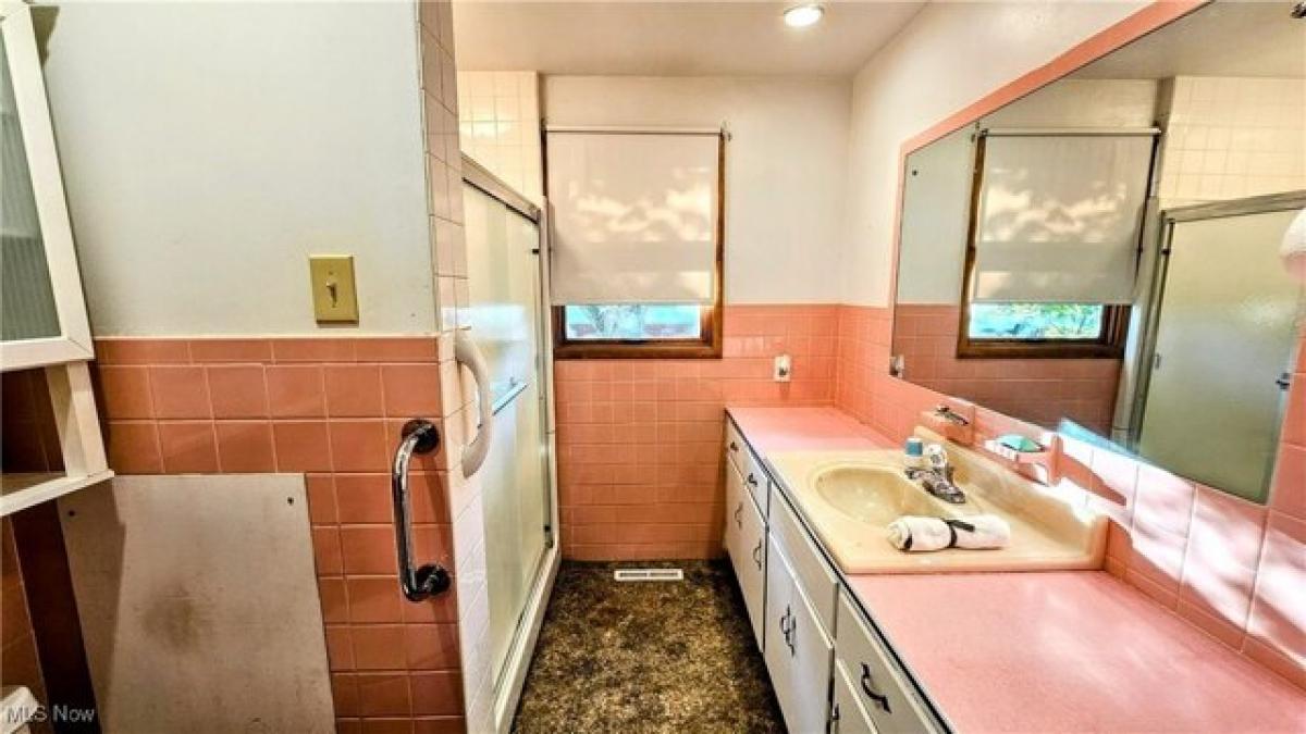 Picture of Home For Sale in Vienna, West Virginia, United States