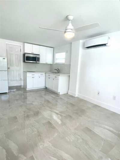 Home For Rent in West Park, Florida