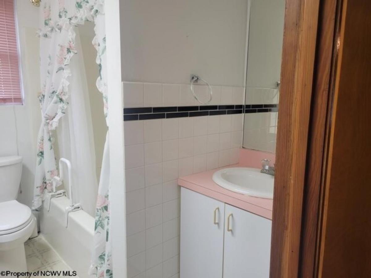 Picture of Home For Sale in Reedsville, West Virginia, United States