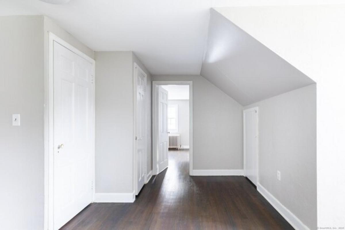 Picture of Home For Sale in Waterbury, Connecticut, United States