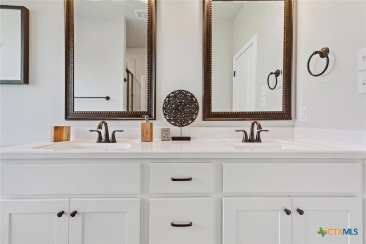 Picture of Home For Sale in Jarrell, Texas, United States