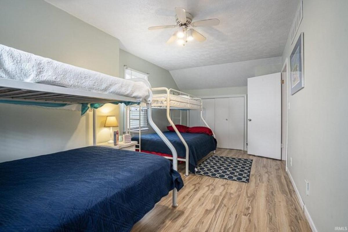 Picture of Home For Sale in Syracuse, Indiana, United States