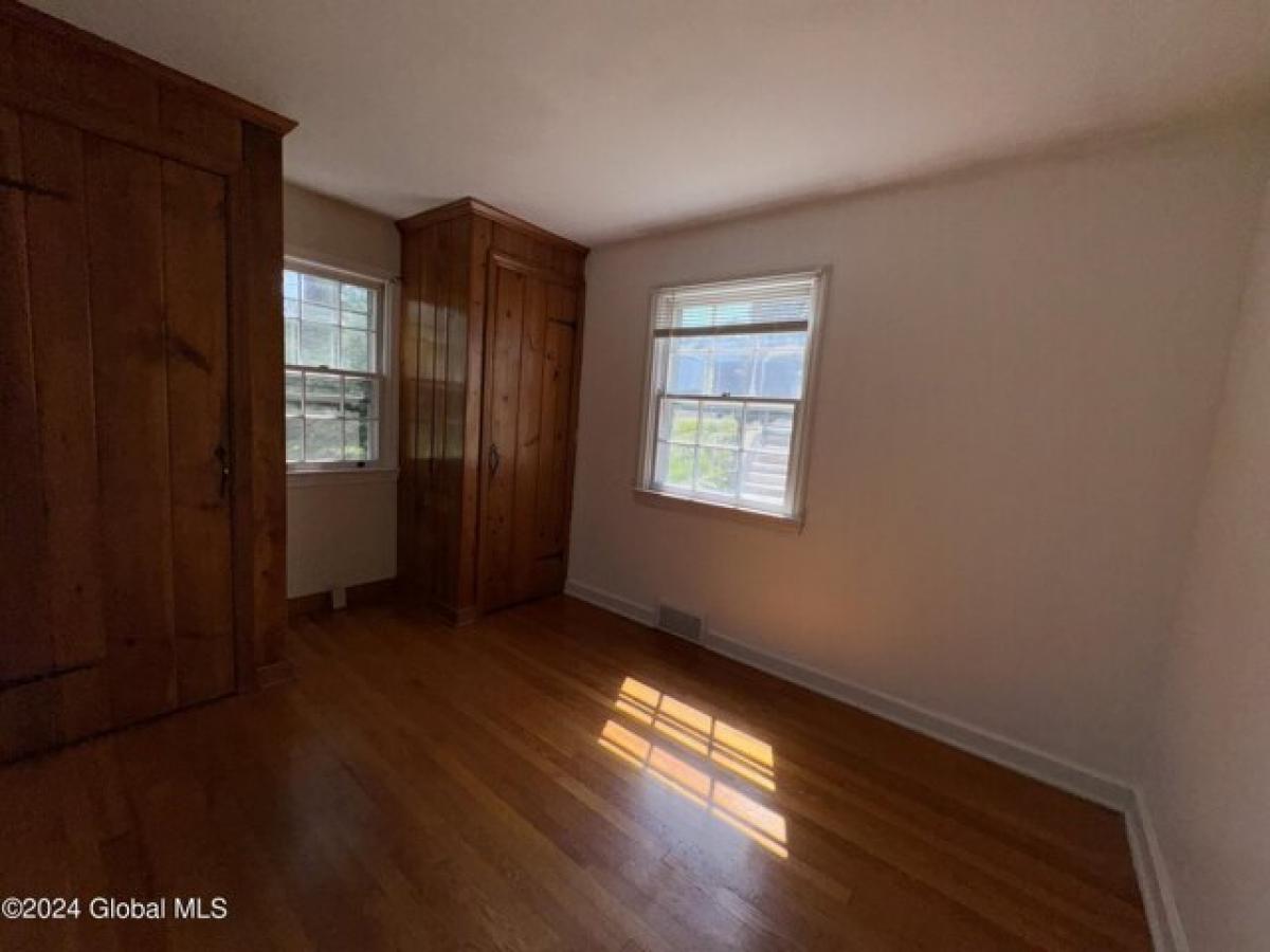 Picture of Home For Sale in Wynantskill, New York, United States