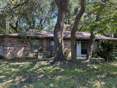 Home For Sale in Ocean Springs, Mississippi
