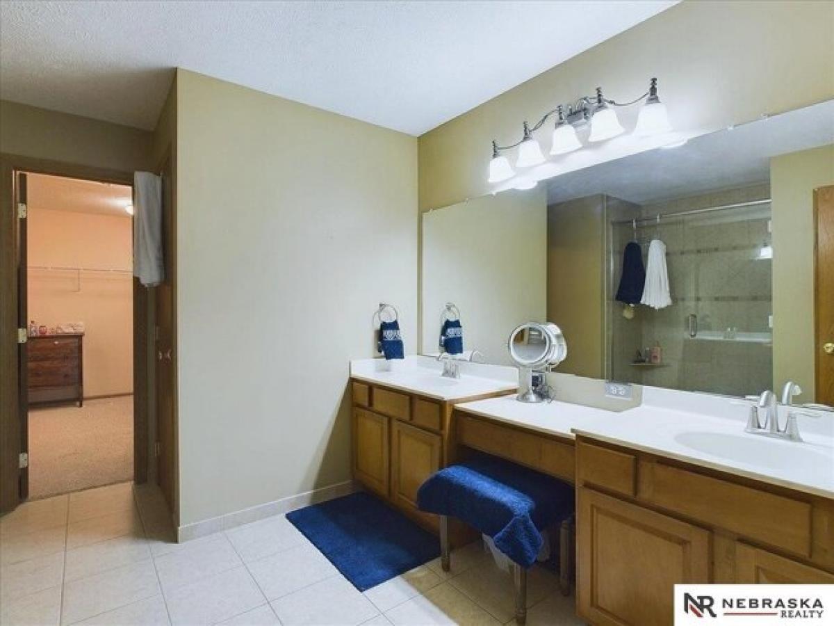 Picture of Home For Sale in Gretna, Nebraska, United States