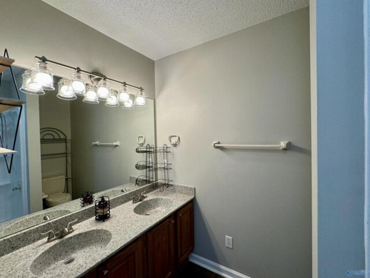 Picture of Home For Sale in Albertville, Alabama, United States