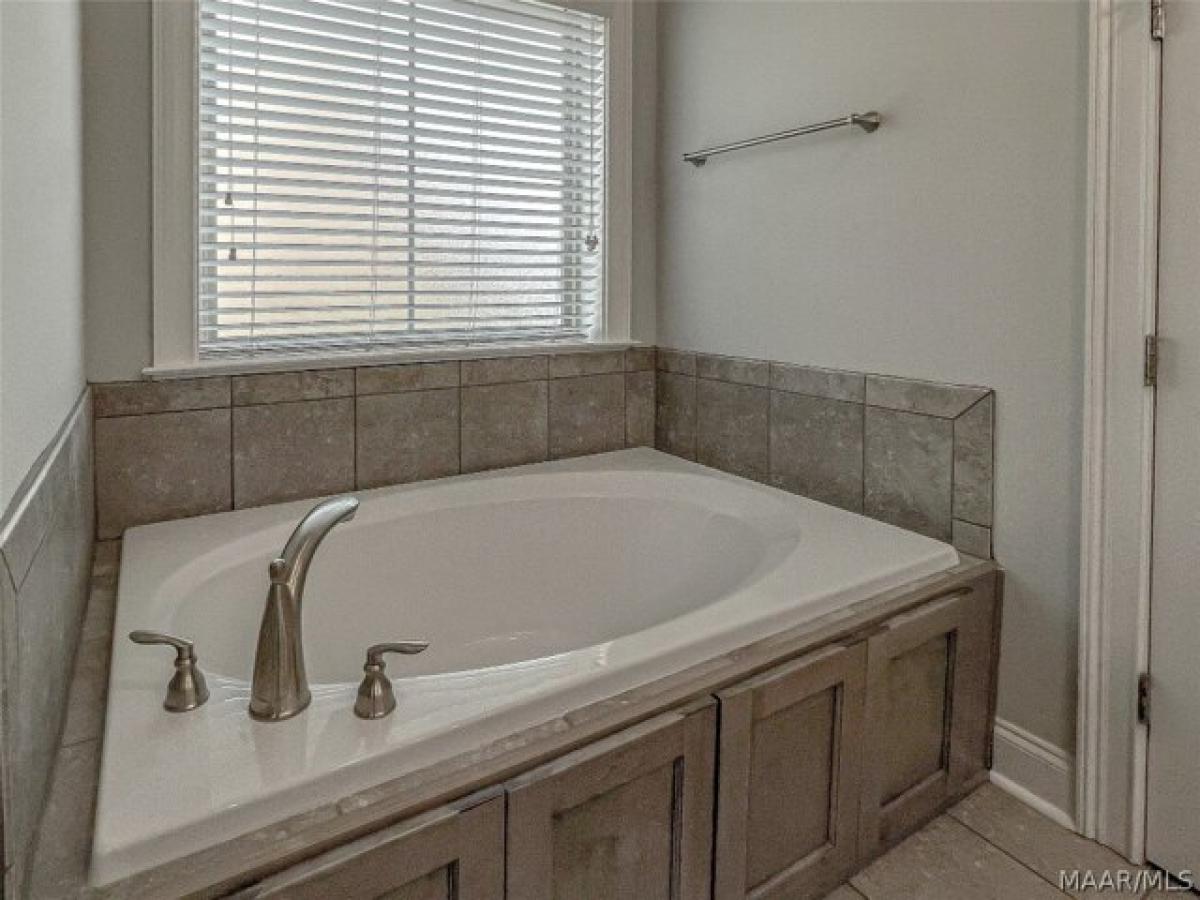 Picture of Home For Sale in Prattville, Alabama, United States