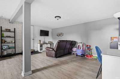 Home For Sale in Syracuse, Indiana