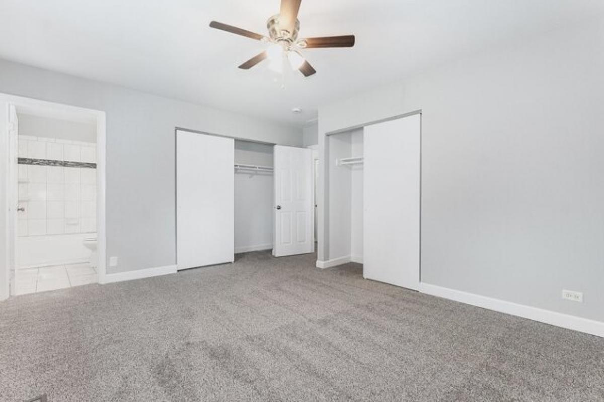 Picture of Home For Sale in Hanover Park, Illinois, United States