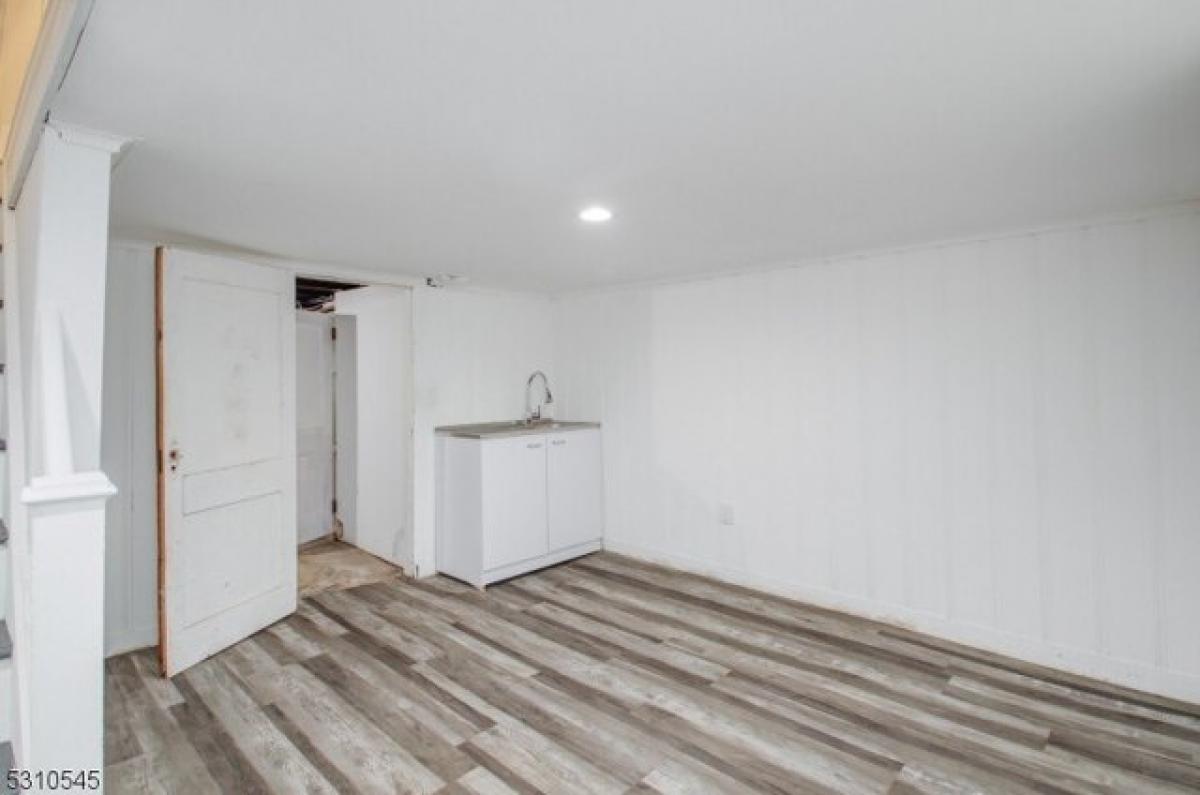 Picture of Home For Sale in Hillside, New Jersey, United States