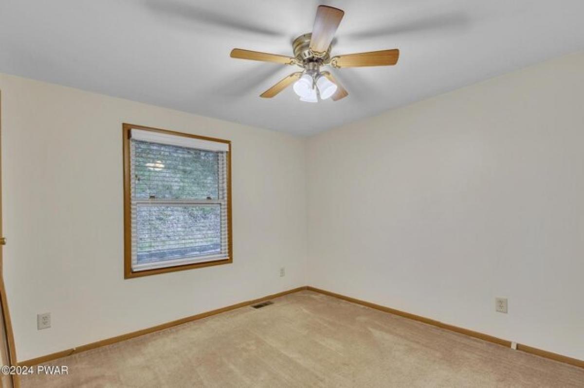 Picture of Home For Sale in Honesdale, Pennsylvania, United States