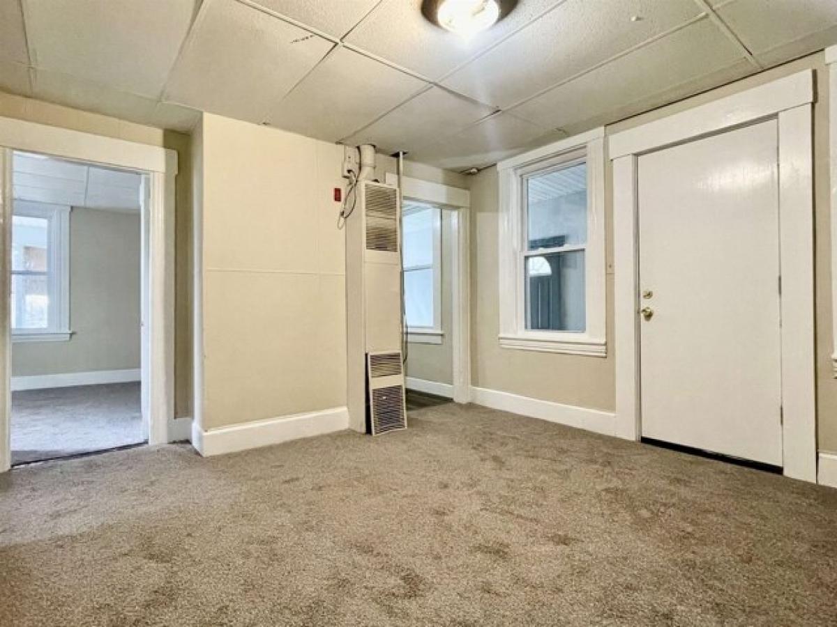 Picture of Home For Sale in Manchester, New Hampshire, United States