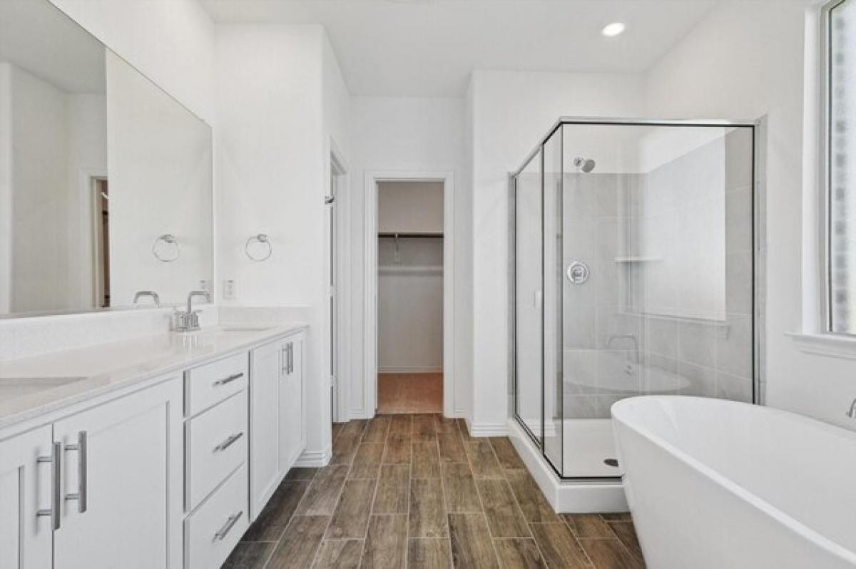 Picture of Home For Sale in Lewisville, Texas, United States