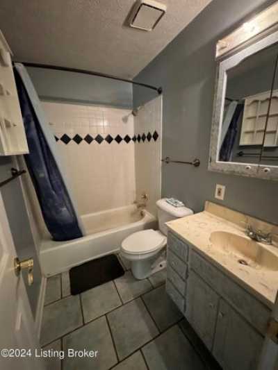 Home For Sale in Shepherdsville, Kentucky