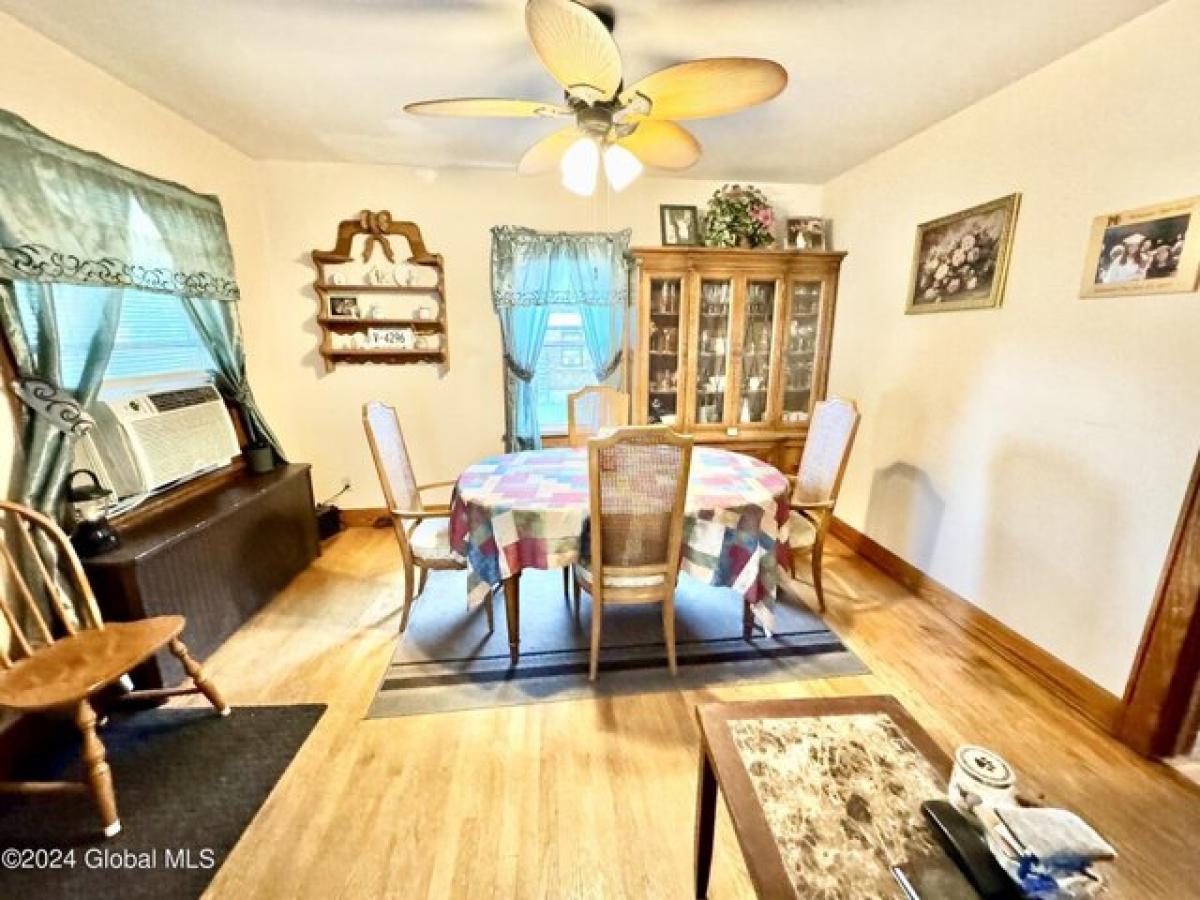 Picture of Home For Sale in Schenectady, New York, United States