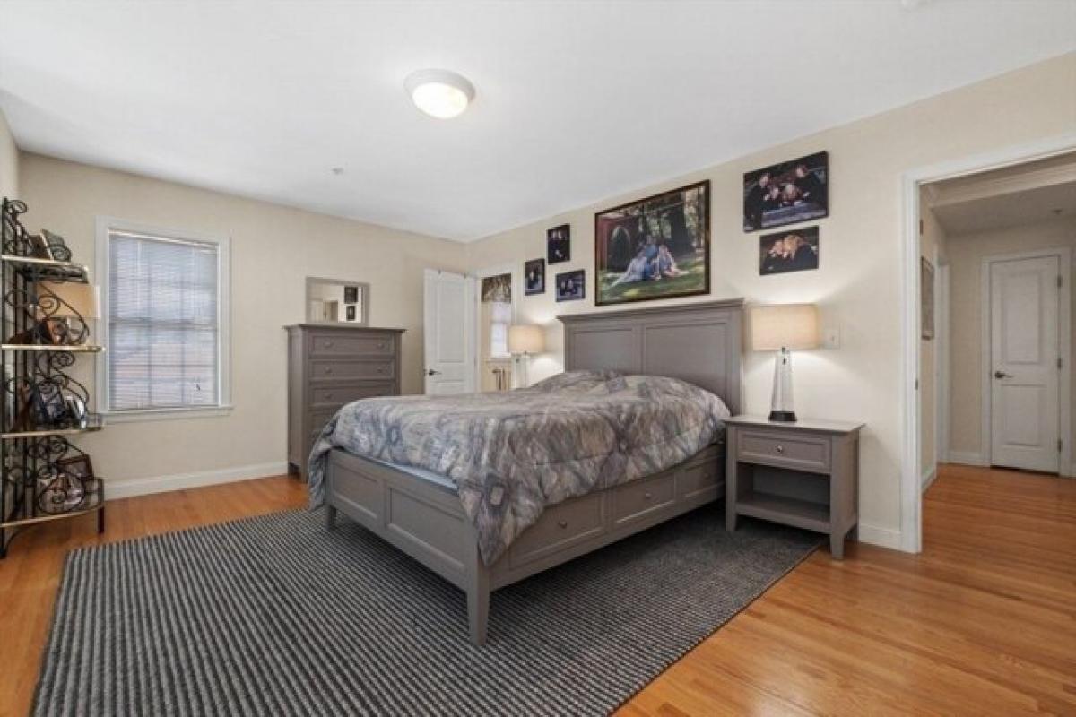 Picture of Home For Sale in Waltham, Massachusetts, United States