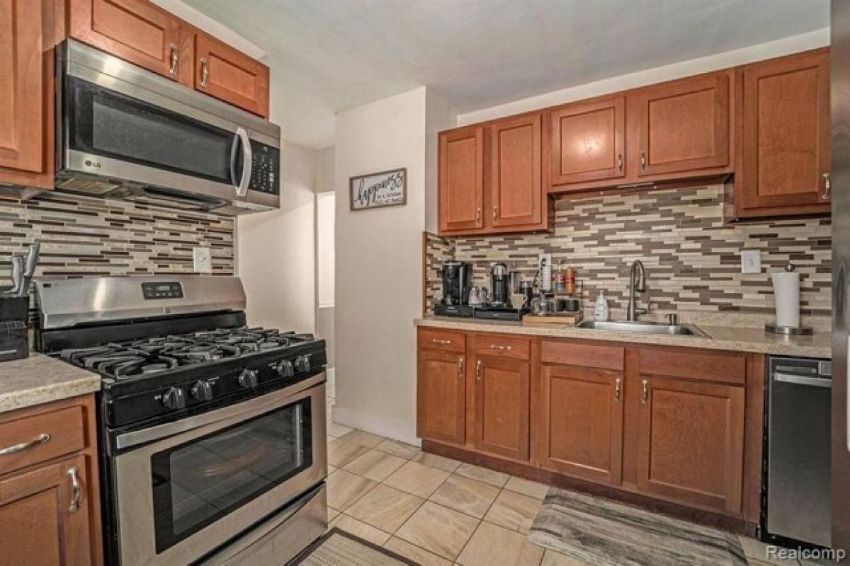 Picture of Home For Sale in Dearborn, Michigan, United States