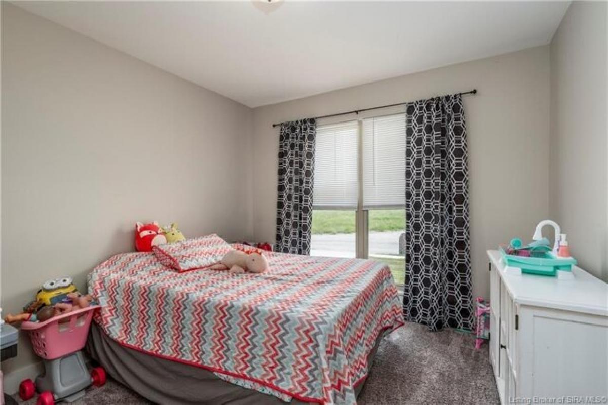 Picture of Home For Sale in Sellersburg, Indiana, United States