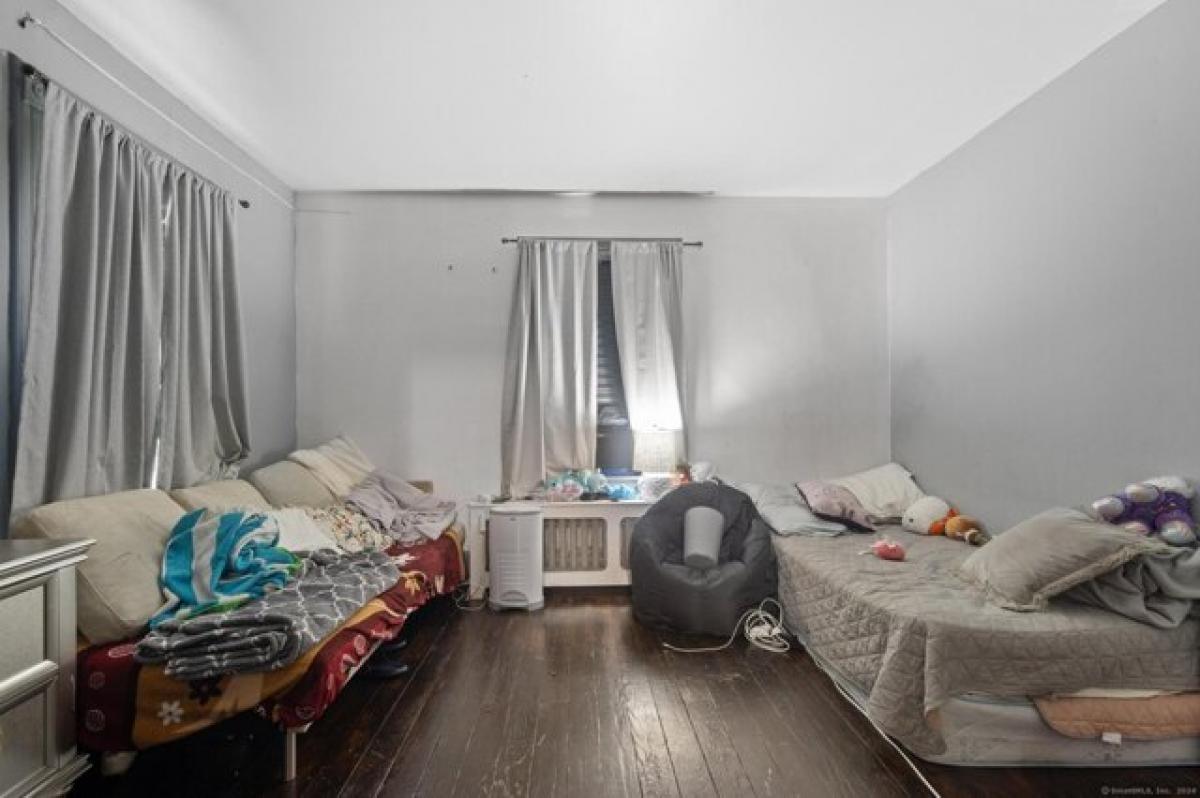 Picture of Home For Sale in Stamford, Connecticut, United States