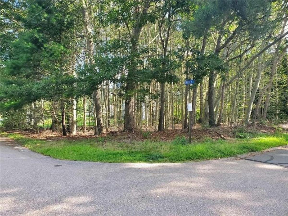 Picture of Residential Land For Sale in South Kingstown, Rhode Island, United States