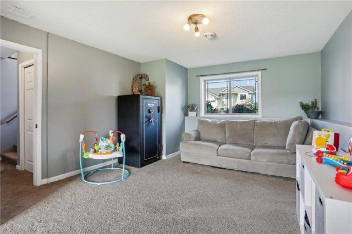 Picture of Home For Sale in Montrose, Minnesota, United States