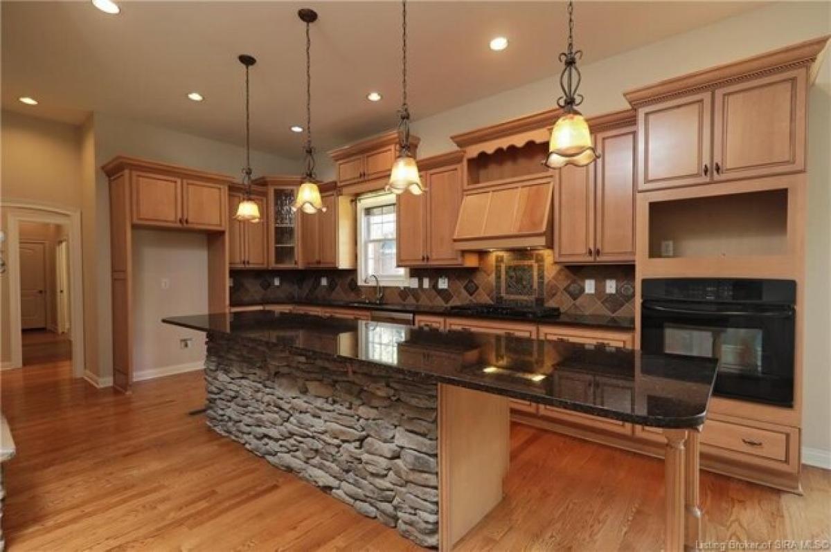 Picture of Home For Sale in Sellersburg, Indiana, United States