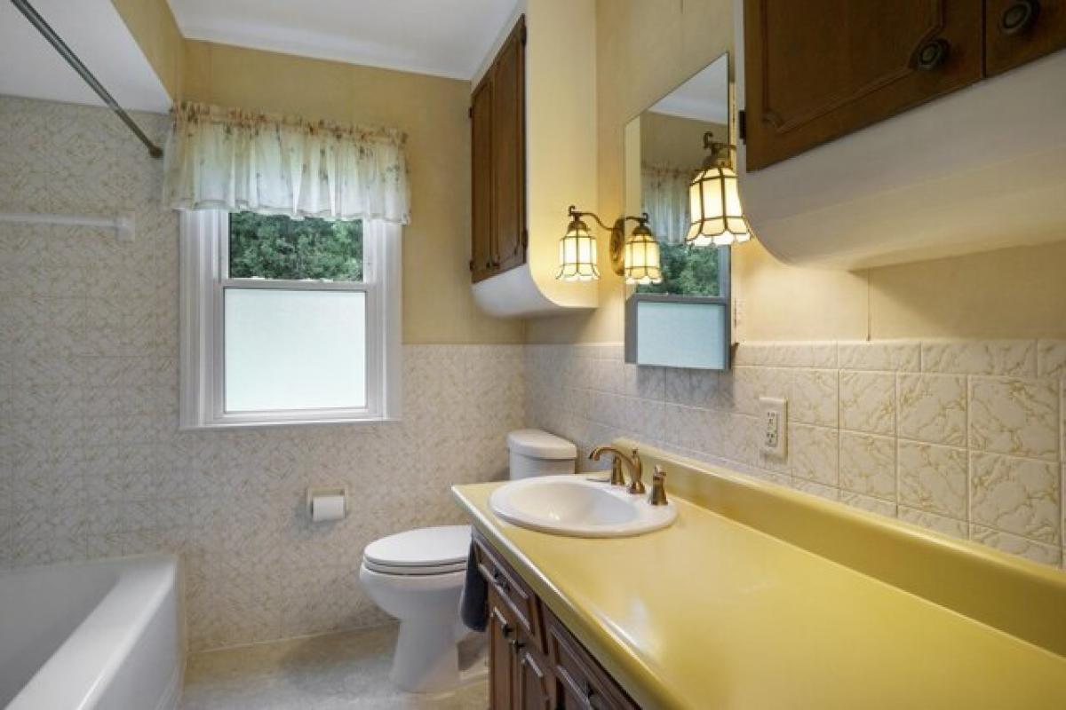 Picture of Home For Sale in Brookfield, Wisconsin, United States