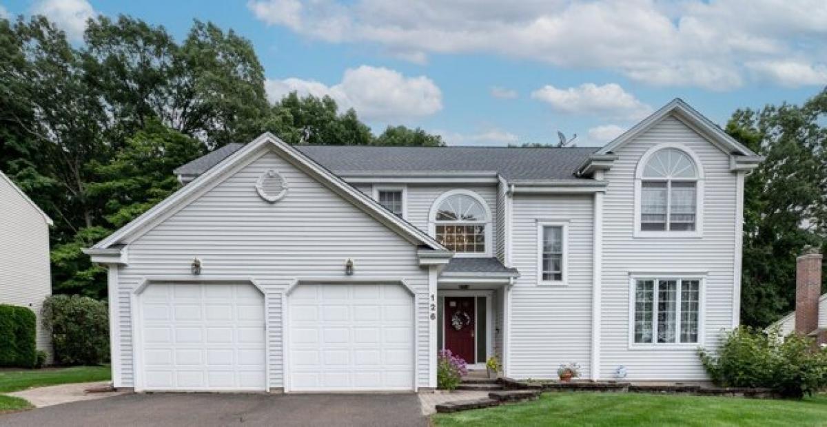 Picture of Home For Sale in Newington, Connecticut, United States