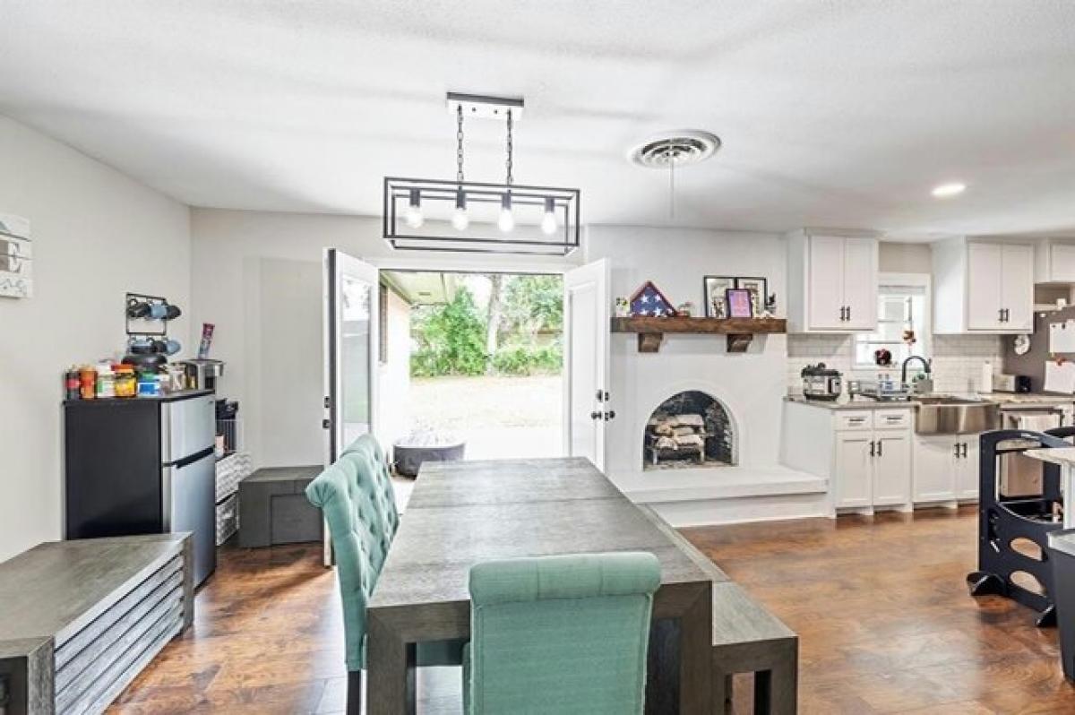 Picture of Home For Sale in Winnie, Texas, United States