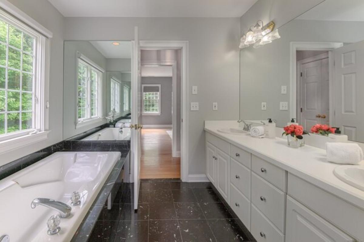 Picture of Home For Sale in Ridgefield, Connecticut, United States