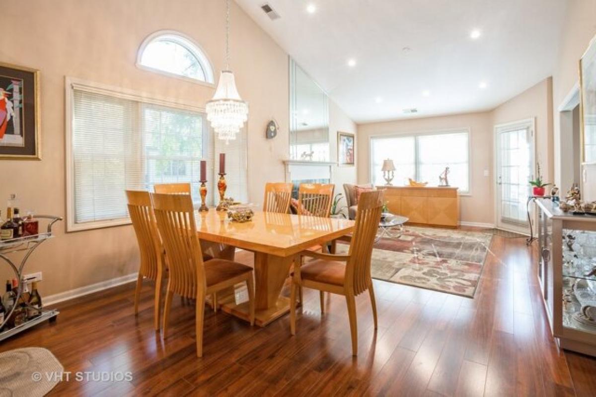 Picture of Home For Sale in Arlington Heights, Illinois, United States