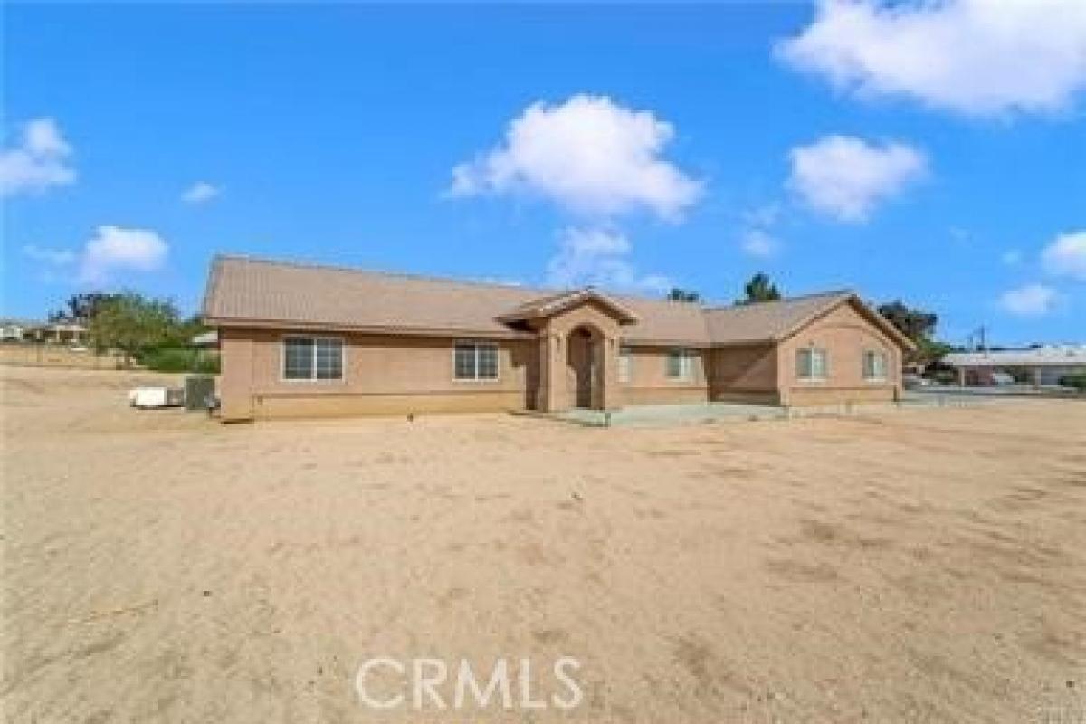 Picture of Home For Rent in Apple Valley, California, United States