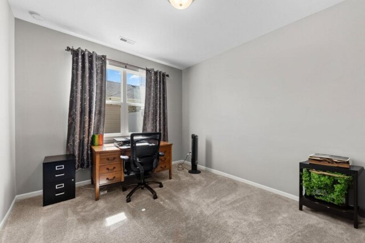 Picture of Home For Sale in Crown Point, Indiana, United States