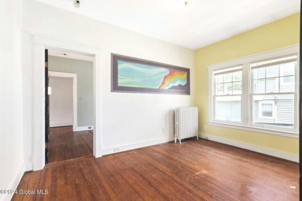 Picture of Home For Sale in Delmar, New York, United States