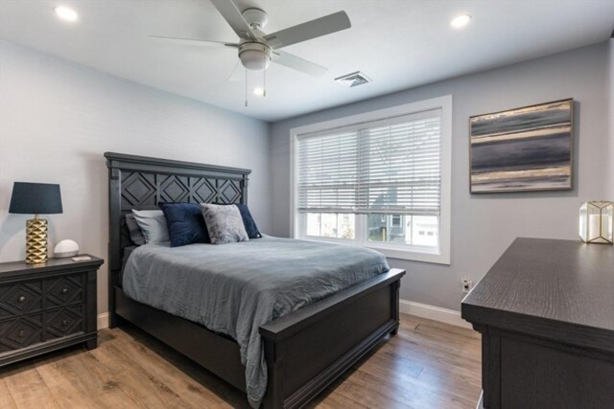 Picture of Home For Sale in Swansea, Massachusetts, United States